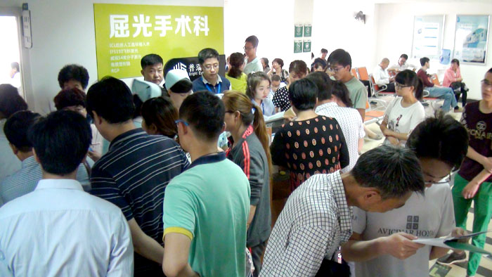 高考后小高峰，近視學(xué)子認(rèn)定普瑞全飛秒近視手術(shù)